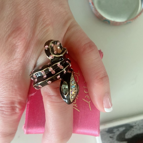 Vintage BETSEY JOHNSON Jungle Book Collection Black Snake Ring. Size 6 - Picture 7 of 8